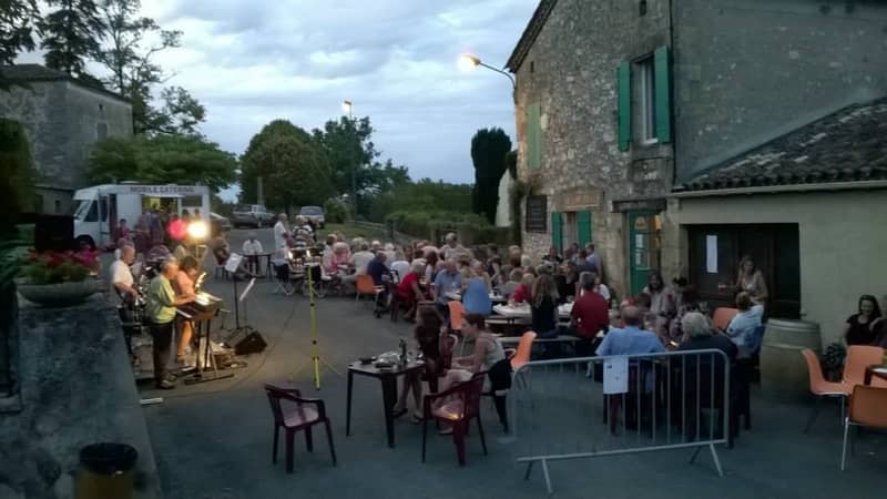 Petit marché de Montagnac sur Lède