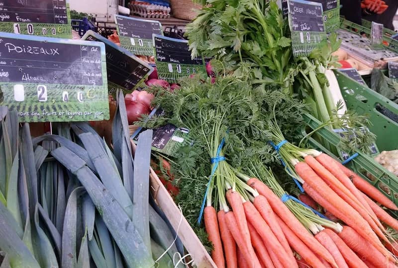 Marché hebdomadaire (fruits et légumes)