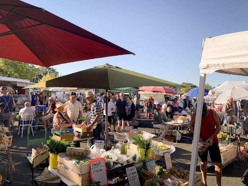 Marché hebdomadaire — Neuvy-Saint-Sépulchre