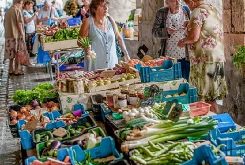 Petit marché de Villefranche, le samedi matin